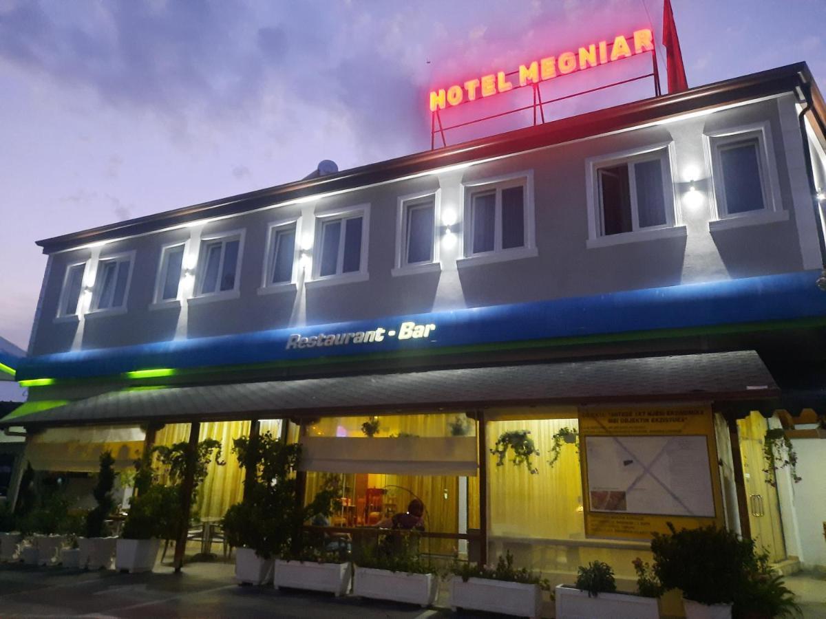 Hotel Megniar Lushnjë Exteriör bild