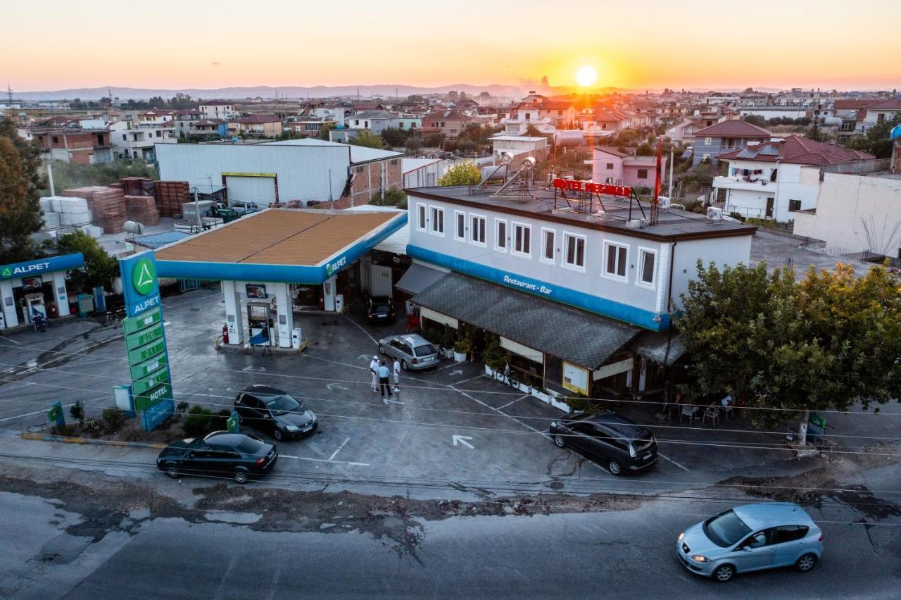 Hotel Megniar Lushnjë Exteriör bild